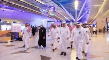 وزير النقل يقوم بتفقد استعدادات المطار لاستقبال الحجاج المغادرين