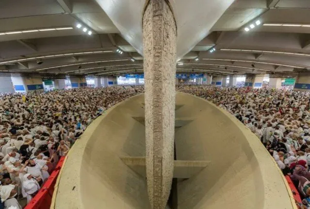حجاج بيت الله ينهون رمي الجمرات في اليوم الثالث من أيام التشريق حجاج بيت الله ينهون رمي الجمرات في اليوم الثالث من أيام التشريق