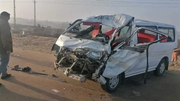 إصابة أربعة أفراد جراء انقلاب حافلة صغيرة على طريق بركة السبع إصابة أربعة أفراد جراء انقلاب حافلة صغيرة على طريق بركة السبع