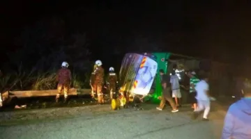 مصرع 15 طالبًا في حادث مروري في ماليزيا