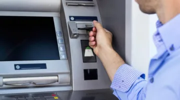 خدمات توفرها أجهزة الصراف الآلي خلال العطلات