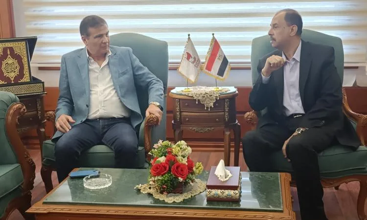 وزير الزراعة يناقش مع محافظ سوهاج طرق تعزيز التنمية الزراعية ومساندة المزارعين وزير الزراعة يناقش مع محافظ سوهاج طرق تعزيز التنمية الزراعية ومساندة المزارعين