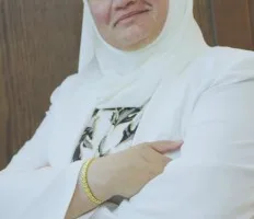 د. مي بكليزي: الأبعاد العابرة والآثار المتبقية: دراسة تحليلية في ت fragmentation الهوية الأنثوية وتغيراتها الدلالية