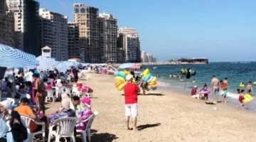 حرارة مرتفعة في الإسكندرية وتزايد الإقبال على الشواطئ في اليوم الرابع من عيد الأضحى