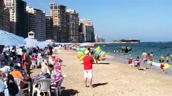 حرارة مرتفعة في الإسكندرية وتزايد الإقبال على الشواطئ في اليوم الرابع من عيد الأضحى