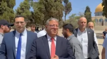 صمت عربي وإسلامي: بن غفير يستفز لبدء حرب دينية ونتنياهو يحدث تغييرات تاريخية في القدس والضفة قد تؤدي إلى أكتوبر جديد. الاحتلال: يمكننا إنهاء السلطة الفلسطينية في 48 ساعة، لكنها تخدم مصلحتنا وتتبع تعليمات منسق الحكومة.