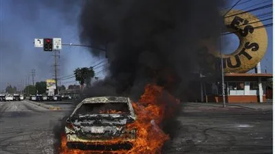 اشتباكات عنيفة في “لوس أنجلوس”.. وتدخل “الحرس الوطني” يزيد الأمر تأججاً
