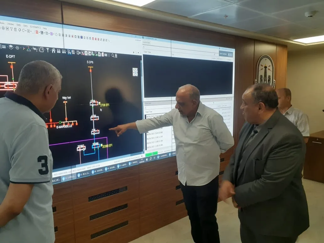 وزير الكهرباء يزور مركز التحكم في شرق الإسكندرية ويتابع مستويات استهلاك الطاقة