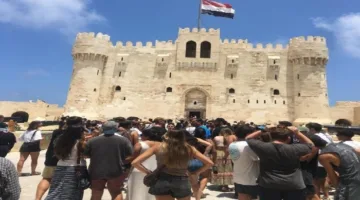 إقبال ملحوظ على قلعة قايتباي في الإسكندرية خلال اليوم الرابع من عيد الأضحى المبارك
