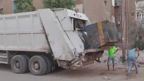 إزالة 250 طن من النفايات في حي المحمودية خلال حملة تنظيف شاملة بأسوان
