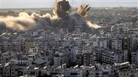 إسرائيل تدمر العديد من المباني في خان يونس بدعوى أنها مفخخة من قبل حماس.