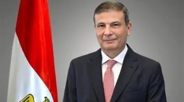 صور: وزير الزراعة يلتقي مسؤول حماية الأراضي في مستشفى سوهاج الجامعي بعد إصابته