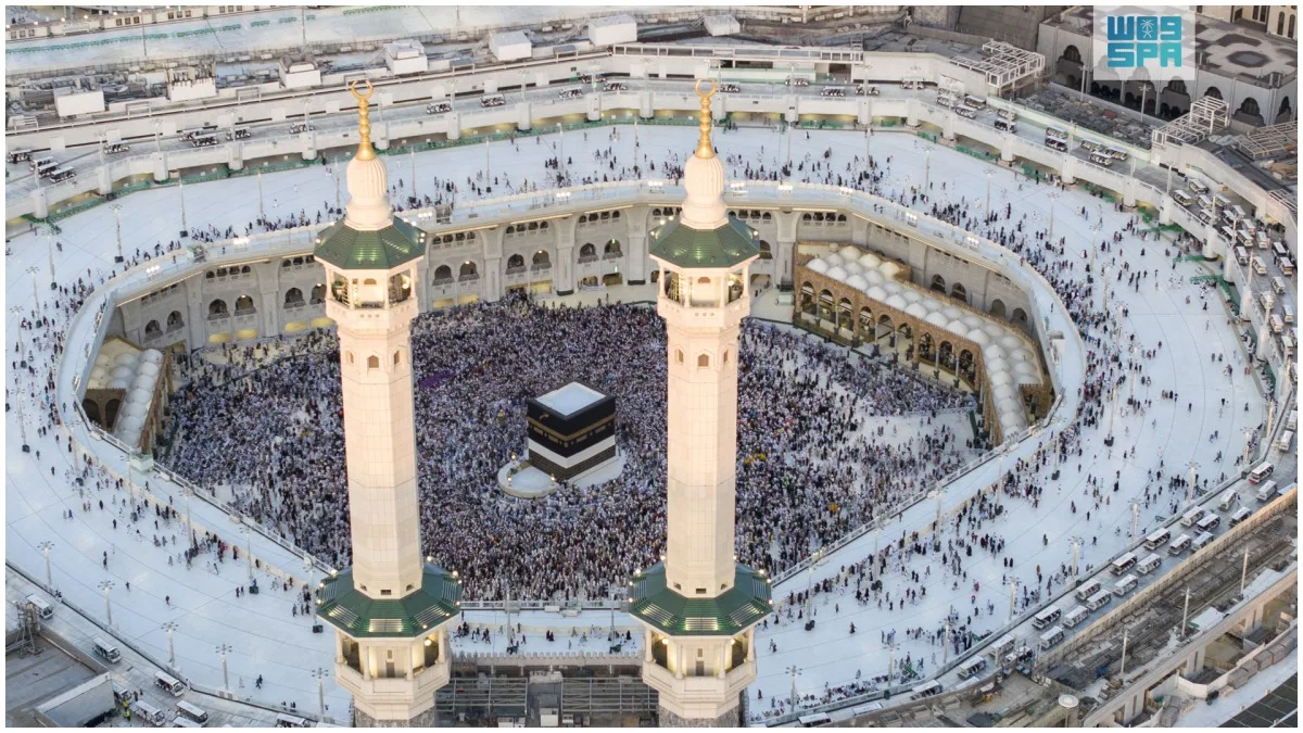 حجاج بيت الله يجرون طواف الوداع في اليوم الثالث من أيام التشريق