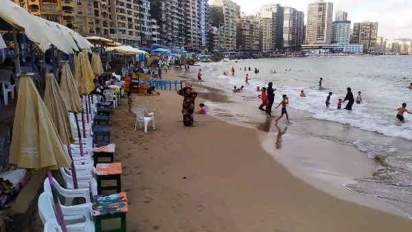 تراجع نسبة زوار الشواطئ في الإسكندرية خلال اليوم الرابع لعيد الأضحى تراجع نسبة زوار الشواطئ في الإسكندرية خلال اليوم الرابع لعيد الأضحى