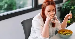 خمسة مشروبات تساعد على تحسين عملية الهضم بعد الوجبات الغنية في عيد الأضحى
