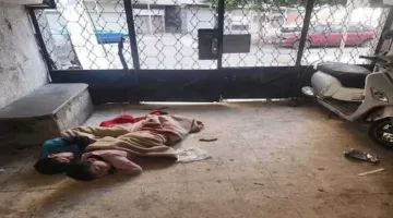 تخلى عنهما والداهما بعد انفصالهما.. 3 أطفال ينامون في مدخل عمارة والتضامن تواجه التحديات
