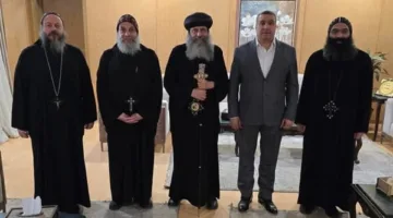 رئيس الدير المحرق يقوم بزيارة مديرية أمن أسيوط لتهنئتها بعيد الأضحى.
