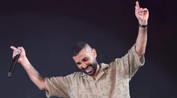 أنا تبت.. أحمد سعد يُداعب جمهوره في أول حفل له بعد أداء مناسك الحج