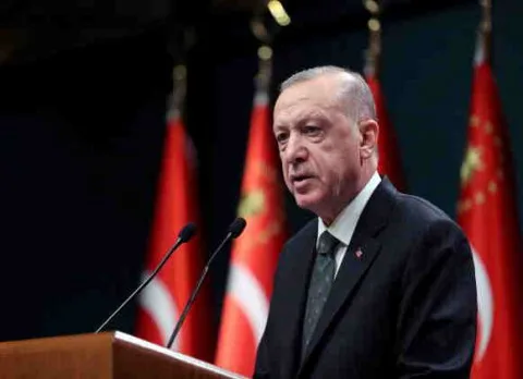هل يواجه أردوغان مصيرًا مأساويًا؟… “السلطان” يبدأ معركته من أجل الدستور، فهل سيتفوق “إسلامه السياسي” على “أتاتورك”؟ كيف يخطط للتمسك بالرئاسة حتى 2032 بدلاً من 2028؟ وما هو موقف “إمام أوغلو” في استطلاعات الرأي؟ وكيف تُفسر الأزمات التركية بأنها “انقلابية”؟ هل يواجه أردوغان مصيرًا مأساويًا؟… “السلطان” يبدأ معركته من أجل الدستور، فهل سيتفوق “إسلامه السياسي” على “أتاتورك”؟ كيف يخطط للتمسك بالرئاسة حتى 2032 بدلاً من 2028؟ وما هو موقف “إمام أوغلو” في استطلاعات الرأي؟ وكيف تُفسر الأزمات التركية بأنها “انقلابية”؟
