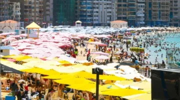 تزايد كبير في الزوار إلى الإسكندرية خلال عيد الأضحى مع تجهيزات واسعة لاستقبالهم.