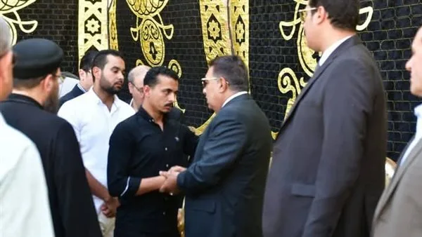 بحضور مجموعة من الشخصيات البارزة.. محافظ الدقهلية ينعي شهيد الشهامة بحضور مجموعة من الشخصيات البارزة.. محافظ الدقهلية ينعي شهيد الشهامة