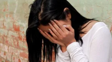أب بلا مشاعر.. استغل محنة ابنته وتحول إلى مدمن على الآيس | كل التفاصيل