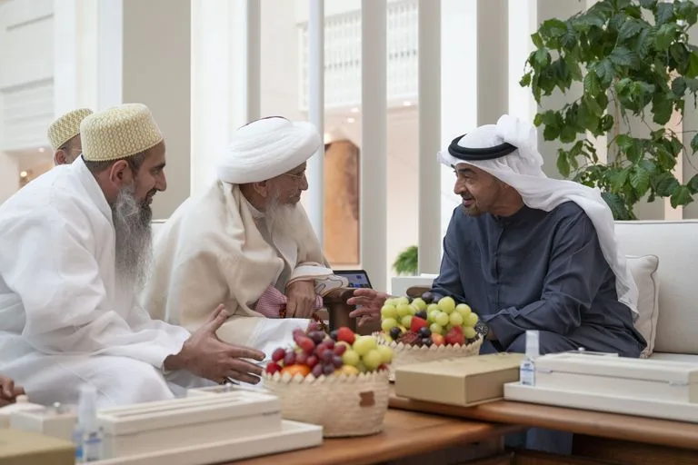 الشيخ محمد بن زايد يرحب برئيس طائفة البهرة. الشيخ محمد بن زايد يرحب برئيس طائفة البهرة.
