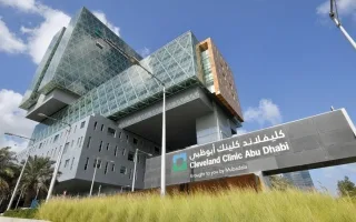 إجراء أول جراحة روبوتية لإزالة ورم نادر في الإمارات.