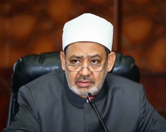شيخ الأزهر: منقذ العاشر من رمضان «شهيد الوطن» قدم أروع النماذج في البذل والتضحية شيخ الأزهر: منقذ العاشر من رمضان «شهيد الوطن» قدم أروع النماذج في البذل والتضحية
