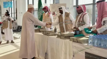 الشؤون الإسلامية تستمر في توزيع هدية خادم الحرمين من خلال خمسة مواقع في المنطقة الشرقية