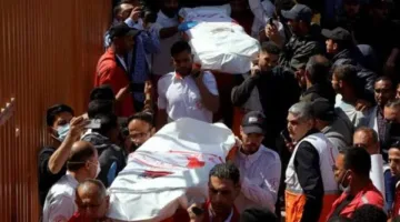 استشهاد ثلاثة مسعفين وصحفي جراء غارة إسرائيلية على فرق الإنقاذ شرقي غزة