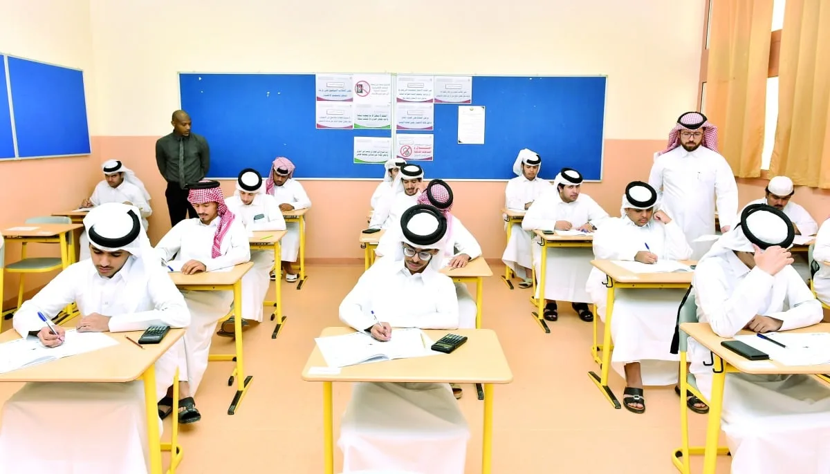 أولياء الأمور لـ “الشرق”: الدروس الخصوصية مشكلة تحتاج إلى حل.