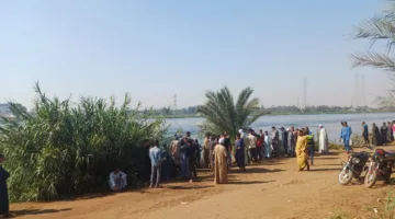 فرق الإنقاذ النهري تواصل عمليات البحث عن طفلتين ووالدتهن وعمتهن سقطوا في النيل بأسيوط جراء انقلاب تروسيكل.