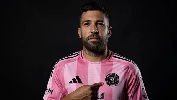 جوردي ألبا: مواجهة الأهلي ستكون تحديًا، وأنا أتواصل مع ميسي من خلال “نظرة”. جوردي ألبا: مواجهة الأهلي ستكون تحديًا، وأنا أتواصل مع ميسي من خلال “نظرة”.