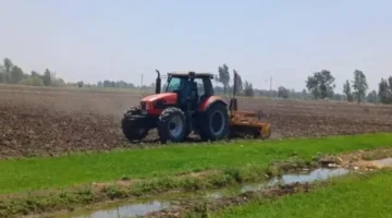 الجهاز التنفيذي لتحسين الأراضي يقوم بزيارة محطات الزراعة الآلية في الغربية لمراقبة سير العمل.