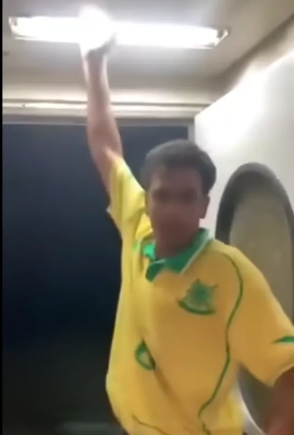 شاب يتسبب في تلف قطار الصعيد بعد دفع غرامة 100 جنيه.. التفاصيل الكاملة شاب يتسبب في تلف قطار الصعيد بعد دفع غرامة 100 جنيه.. التفاصيل الكاملة