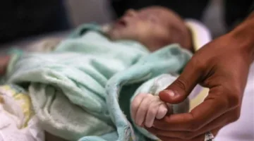 النيابة تستجوب عائلة طفل توفي بسبب الاختناق داخل سيارة خاصة في منطقة الأميرية