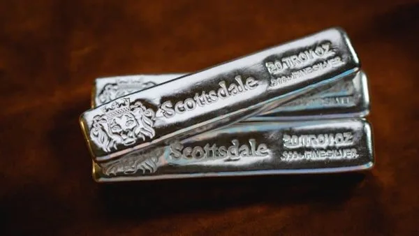 لأول مرة في تاريخها في مصر.. سعر أونصة الفضة يصل إلى 2004 جنيهات لأول مرة في تاريخها في مصر.. سعر أونصة الفضة يصل إلى 2004 جنيهات