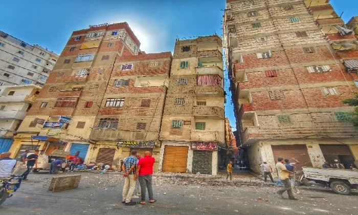 عقار في الإسكندرية يسبب القلق ويعرض الأرواح للخطر.. والجهات المعنية تتدخل لإخلائه. عقار في الإسكندرية يسبب القلق ويعرض الأرواح للخطر.. والجهات المعنية تتدخل لإخلائه.