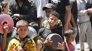 الدفاع المدني في غزة: الاحتلال يستهدف المدنيين أثناء توزيع المعونات.. أزمة كبيرة