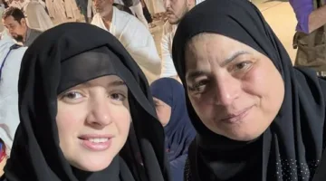 منى فاروق تطلب الدعاء لوالدتها بعد تعرضها لوعكة صحية