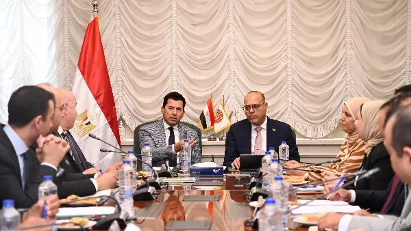 جبران يناقش مع صبحي توسيع برامج التدريب المهني وملتقيات التوظيف للشباب. جبران يناقش مع صبحي توسيع برامج التدريب المهني وملتقيات التوظيف للشباب.
