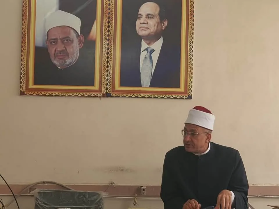 رئيس المنطقة الأزهرية بالغربية يتباحث حول خطة تنظيم العمل للموظفين رئيس المنطقة الأزهرية بالغربية يتباحث حول خطة تنظيم العمل للموظفين