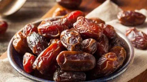 التمر المغموس في السمن على بطن فارغ: تجربة صحية لا تُفَوَّت التمر المغموس في السمن على بطن فارغ: تجربة صحية لا تُفَوَّت