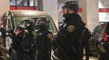 عاجل.. بالفيديو | الشرطة الأمريكية تقتاد مراسل شبكة “CNN” خلال البث المباشر