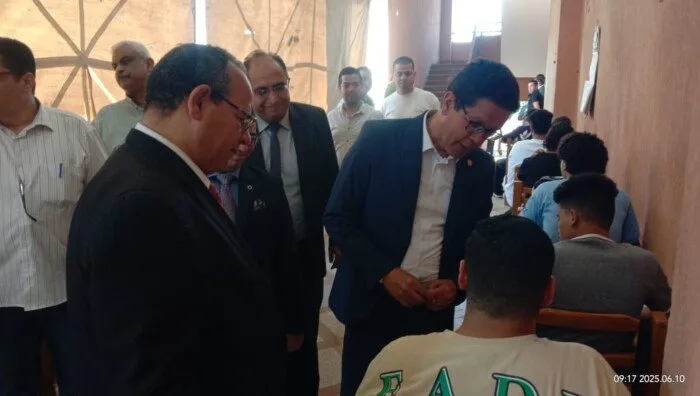 رئيس جامعة بنها يزور كلية الحقوق لمتابعة سير الامتحانات رئيس جامعة بنها يزور كلية الحقوق لمتابعة سير الامتحانات