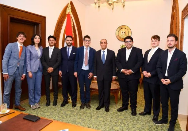 وزير الخارجية يجتمع بعدد من طلاب الجامعات البريطانية المرموقة في المملكة المتحدة