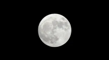 حدثان فلكيان مميزان للقمر في هذا الشهر