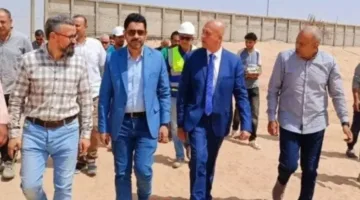 وزير الإسكان يطلع على مشاريع البنية التحتية في مدينة العبور الجديدة