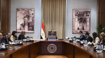رئيس الوزراء يبرز فرص الاستثمار في قطاع الكهرباء على مدى العقد المقبل